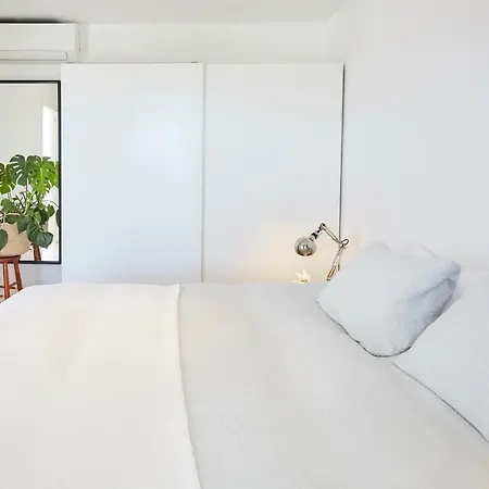 דירה Sunny Beachfront Escape *