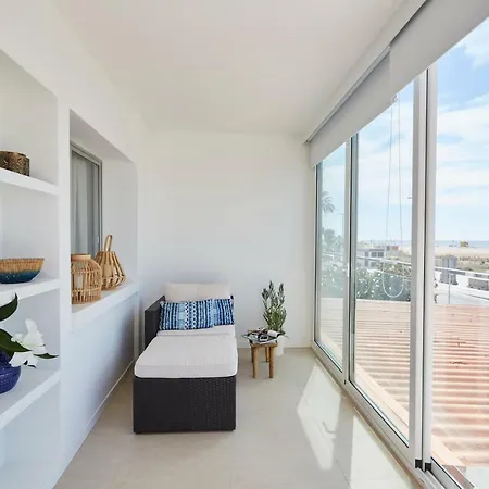 Apartament Sunny Beachfront Escape *