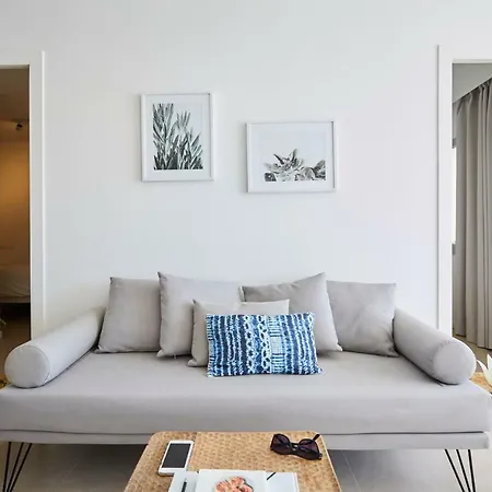 Sunny Beachfront Escape *